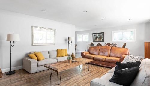 4Bedroom 2 Bath Home in Arts District-Smoky Row A Duplex in Carmel