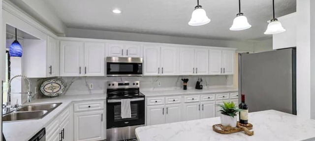 4Br Pool Home Centrally Located in sunny SW Ocala all situated on half acre! in Ocala