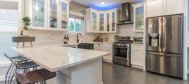 5 Star Epicurean Experience with Hip, Modern, Gazebo with BBQ Grill & Sleeps 16 in Chicago