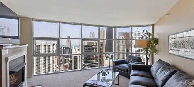52nd Floor MagMile Penthouse Views Fireplace Pool in Chicago