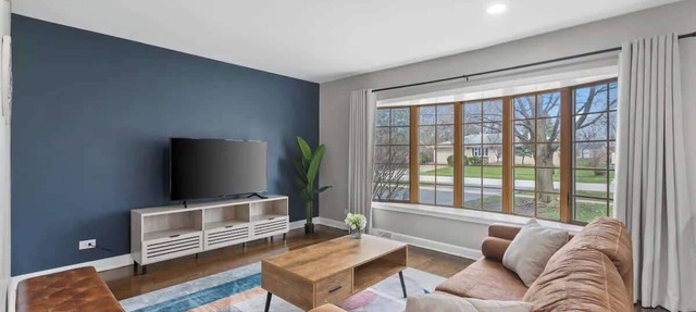 5BR Family Home + Backyard | LCP Collection in Roselle