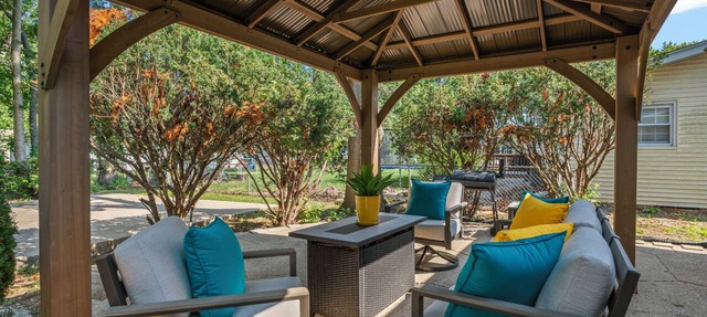 5BR Lake Springfield Oasis Sleeps 15 Fire Pit in Springfield