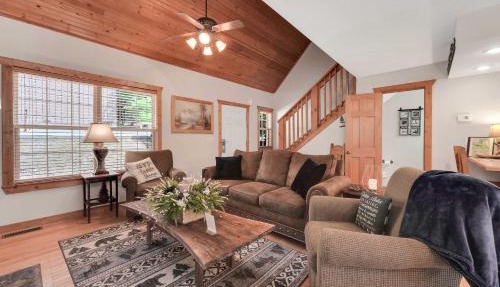 6 Mi to Branson Strip! Lakefront Home w/Fireplace in Branson West