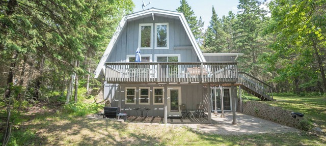 A-frame cabin with sandy swimming beach, 4 bedrooms, and amenities of home. in Bigfork