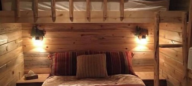 A Tiny Home by the Lake with air conditioning! in Tygh Valley