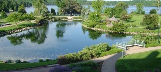AAA 4 Diamond, Pristine Elkhart Lake, Award winning Spa, World Class Golf in Elkhart Lake