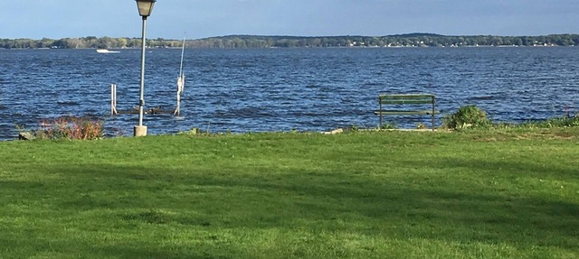 Adorable home w lake front- Paddle boats & kayaks ava, and 2 bathrooms! in Fort Atkinson