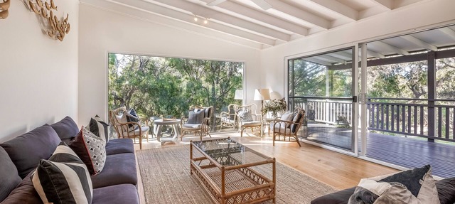 Anelga - Beachfront on Eagle Bay in Eagle Bay
