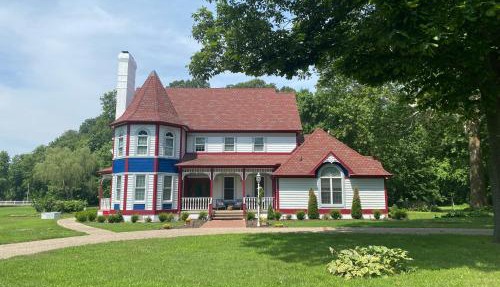 Apple Crest Inn in Gentry