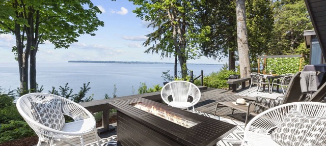 Beach Access /Oceanfront A-frame cabin with sweeping ocean and sunset views in Blaine
