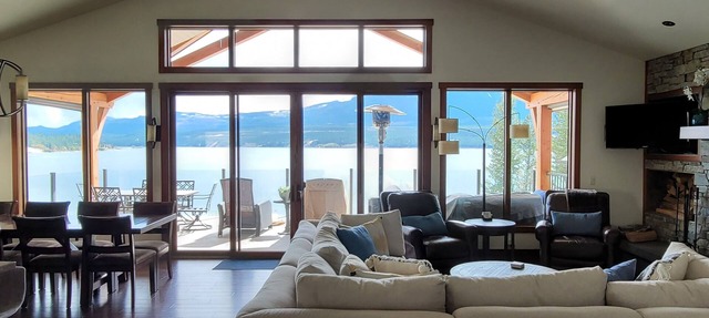 Beach Front Vacation Home in Windermere
