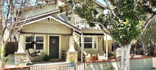 Beach Paradise, Steps to the Beach, Sleeps 8 in Long Beach