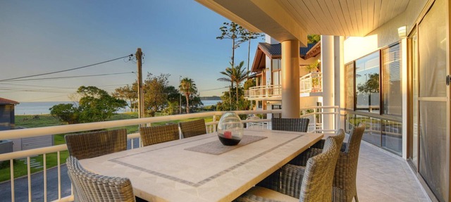 Beachside Manor - Stunning 6-bedroom, 3-bathroom home in an exclusive, absolute beachfront location in Sapphire Beach