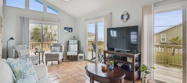 Beachside Pearl by Ryson Vacation Rentals in Galveston