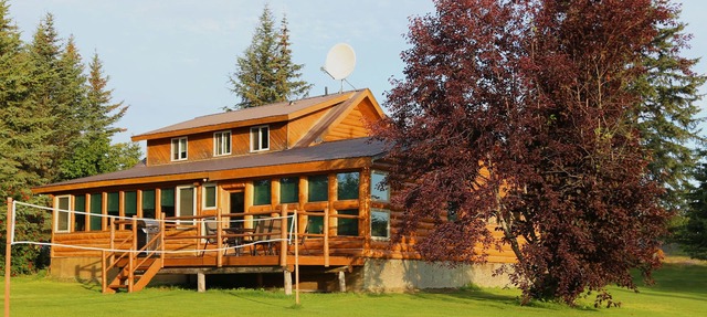 Bear Den - Unique Alaskan log home in trees & wildflowers on 14-acre homestead. in Anchor Point