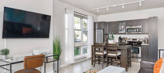 Beautiful 1-Bedroom Apartment@Walk to Uptown@Fast WiFi@In-Unit W/D in Minneapolis