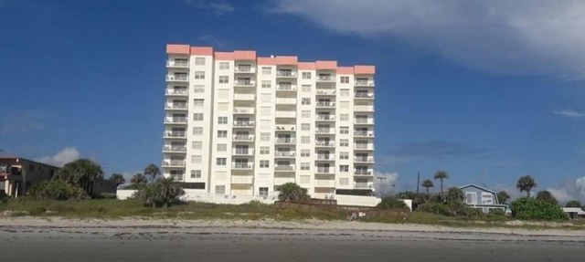 Beautiful Beachside Condo in Ormond-by-the-Sea in Ormond Beach