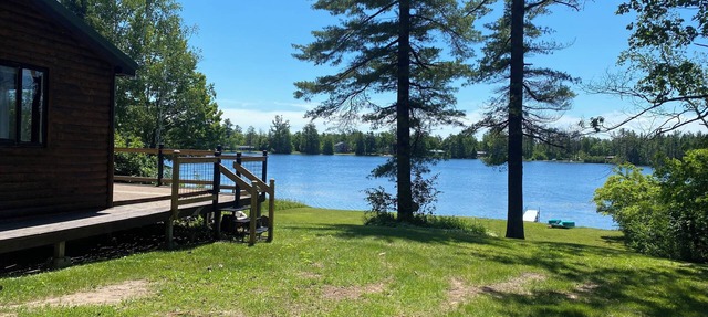 Beautiful Cabin on private lake close to all the attractions in the Eastern UP! in Kinross