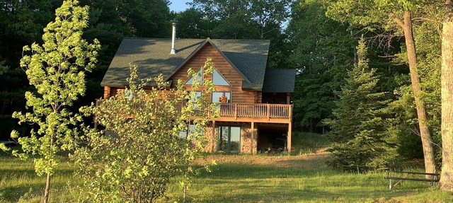 Beautiful Log Lake Home with Loft in Lake Nebagamon