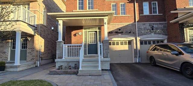 Beautiful three bedroom house in Pickering in Pickering