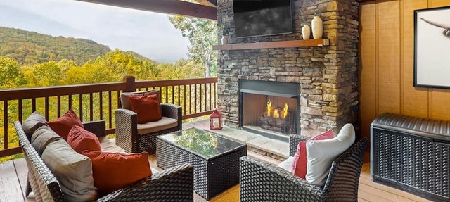 Beech Escape - hot tub, pool table, movie room, AC in Beech Mountain