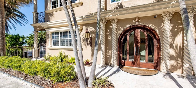Belle Maison Beach Front Home With Private Pool in Indian Rocks Beach
