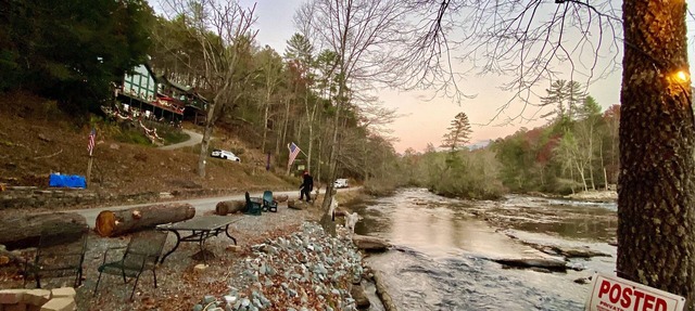 Blue Ridge Castaway Cabin on The Toccoa River in Blue Ridge