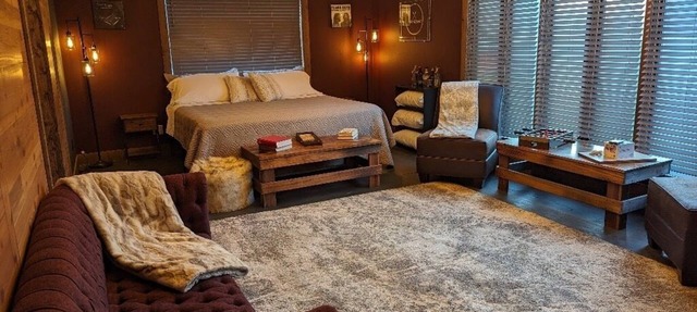 Boho & Rustic Getaway ~ King Bed ~ Near Madison! in McFarland