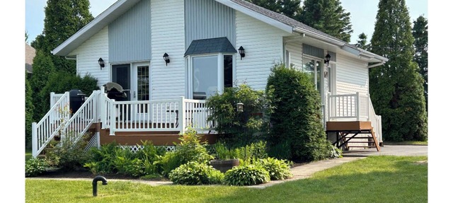 Boudreault Bay Chalet in Alma