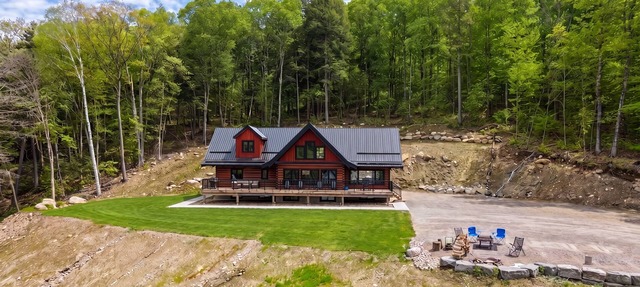 Brand New Luxury Log Cabin on Paint Lake in Baysville