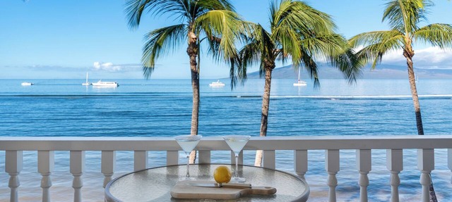Bright Corner Oceanfront Unit with Stunning Sunsets in Lahaina