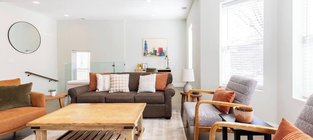 Bright & Modern Apt | Steps to Lake, Train, Food in Chicago