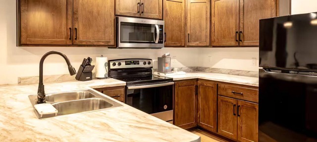 Brillion 2‑Bedroom Suite w/Full Kitchen Near Ariens - Unit # 3 in Brillion