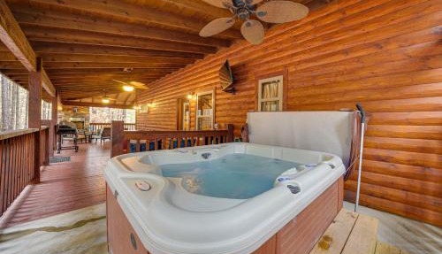 Broken Bow Cabin on 1 Acre w/Hot Tub & Fire Pit! in Stephens Gap