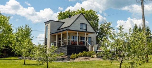 La Maison de Cedre - Moderne, Spa, Bord de l'eau in Le Granit Regional County Municipality