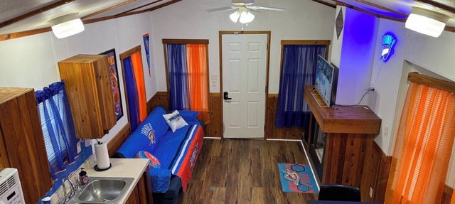 Cabin 4: A Pet-Friendly, OKC Thunder-Themed near Lake Eufaula Getaway for 6 in Checotah