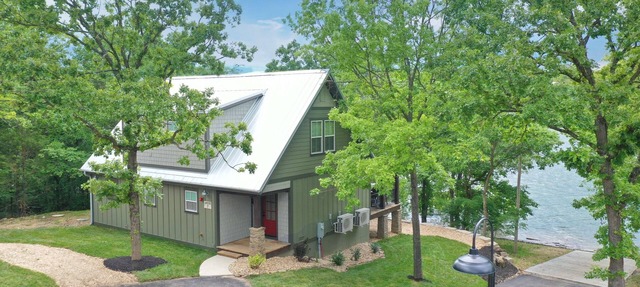 Cabin #7 Table Rock Lake WATER FRONT Oasis Retreat, Sleeps 10! in Kimberling City