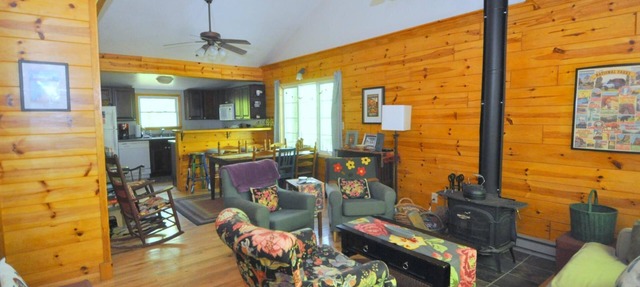 Cabin at Sleepy Creek - Charming Cabin in Berkeley Springs