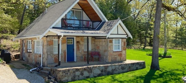 Cabin No. 4 @ The Old Swiss Village - Lake Views! in Osage Beach