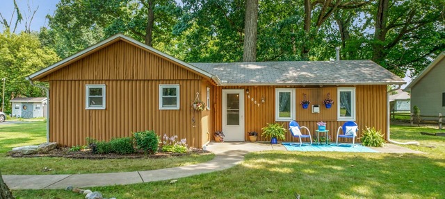 Cabin, rustic elegance w/hot tub, lake access in Clarklake