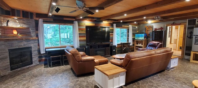 Cabin within sight distance of Lake Superior, Autrain River. Free Kayak rental in Au Train