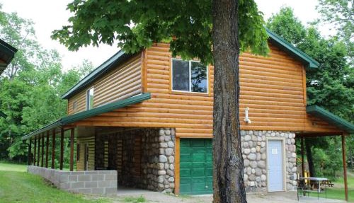 Cabin10 - Poolside Cabin with a lake view and great fishing in Deer River