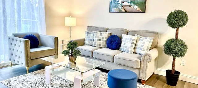 Casa Bella Homes-top floor condo unit, centrally located, home away from home in Federal Way