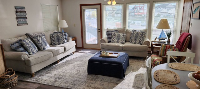 Catawba Island large 2 bedroom with dock in Port Clinton