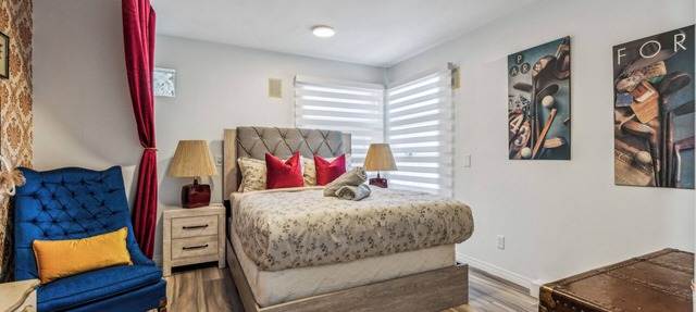 Central 3BR Home | Sleeps 8, 4 Beds + 2 Bathrooms in Calgary