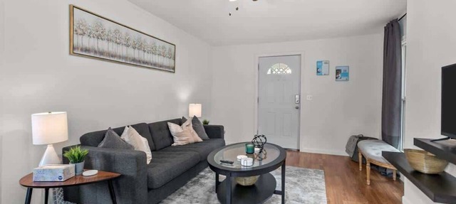 Central KC Location w/Free Parking & Fast WiFi in Kansas City