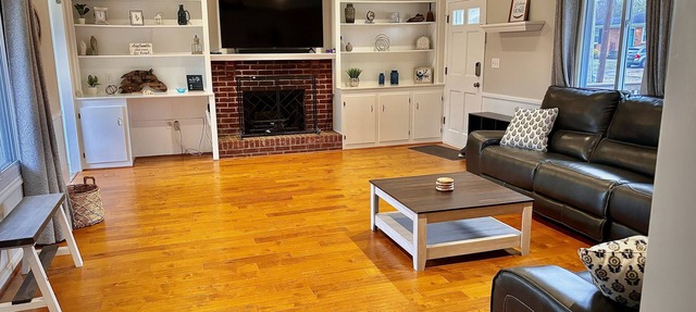 Centrally located retreat in Louisville! New hottub! Driveway and garage parking in Louisville