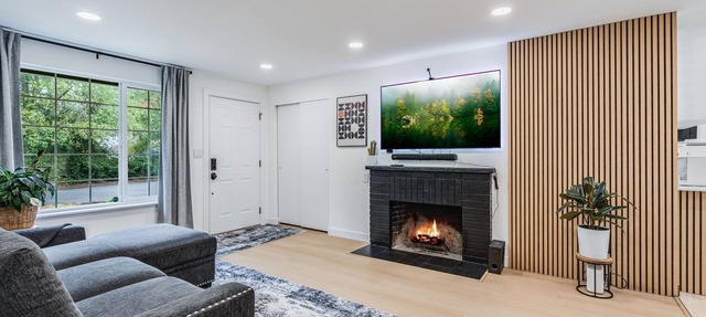 Charming 2-bedroom house in welcoming University Place with AC in University Place