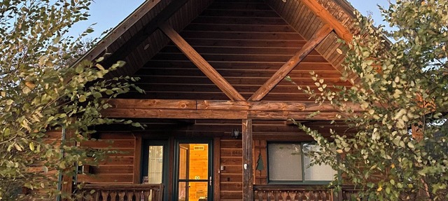 Charming 3-bedroom cabin in Warrens with WiFi. Close to ATV access point. in Warrens