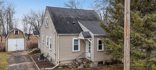 Charming 4-bedroom bungalow in lovely Fort Atkinson near Lake in Fort Atkinson